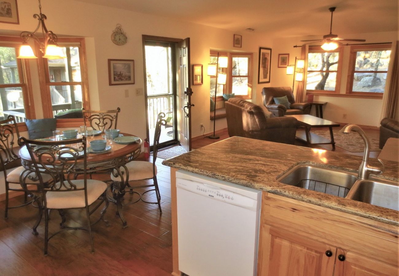 House in Prescott - Western Pines Cottage - Prescott Cabin Rentals