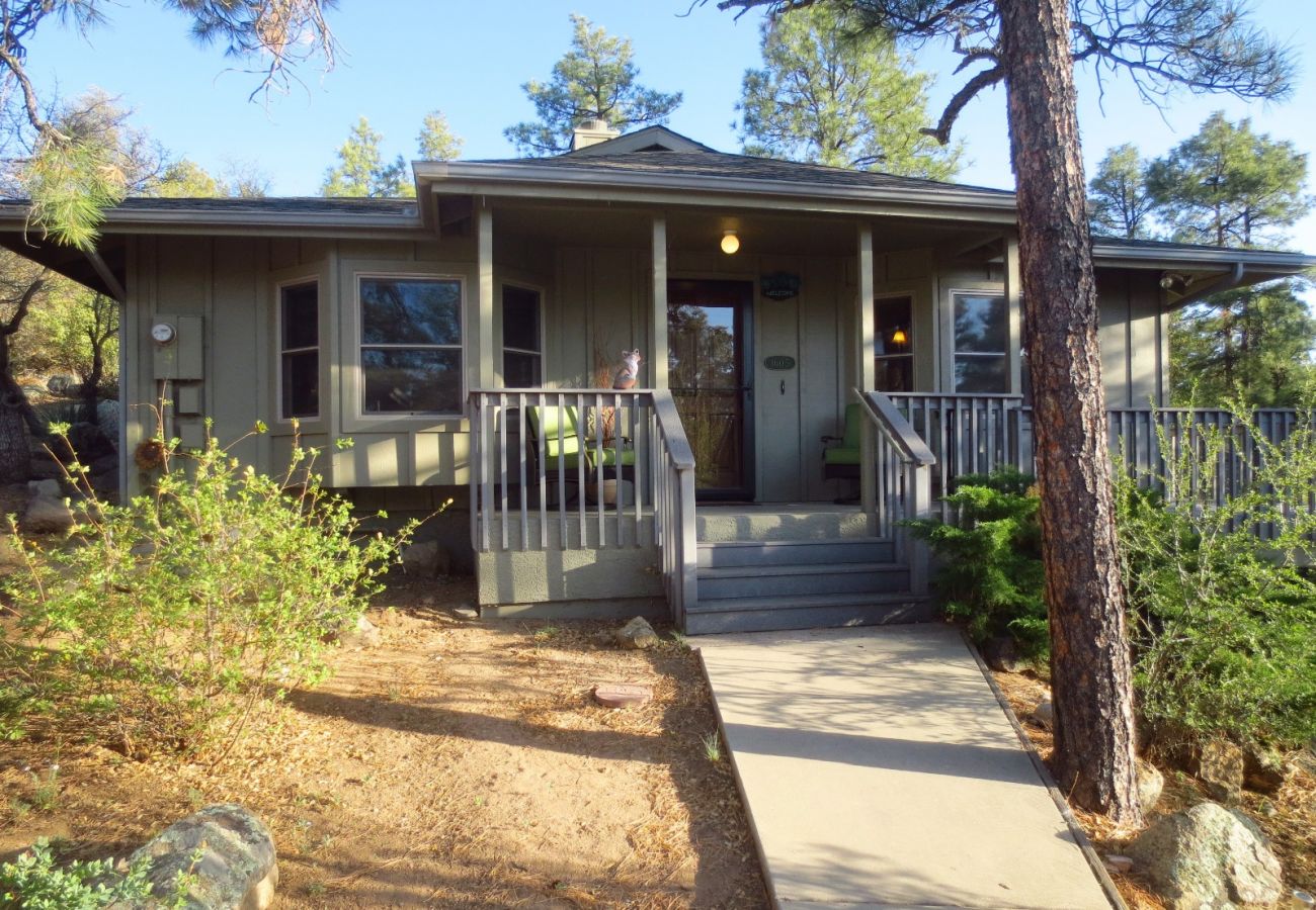 House in Prescott - Western Pines Cottage - Prescott Cabin Rentals