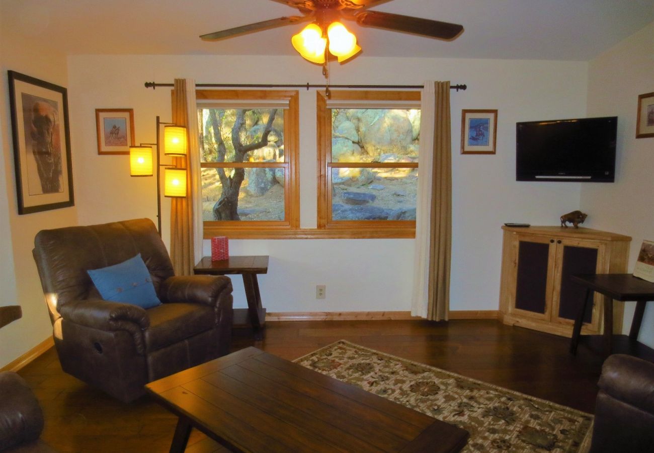 House in Prescott - Western Pines Cottage - Prescott Cabin Rentals