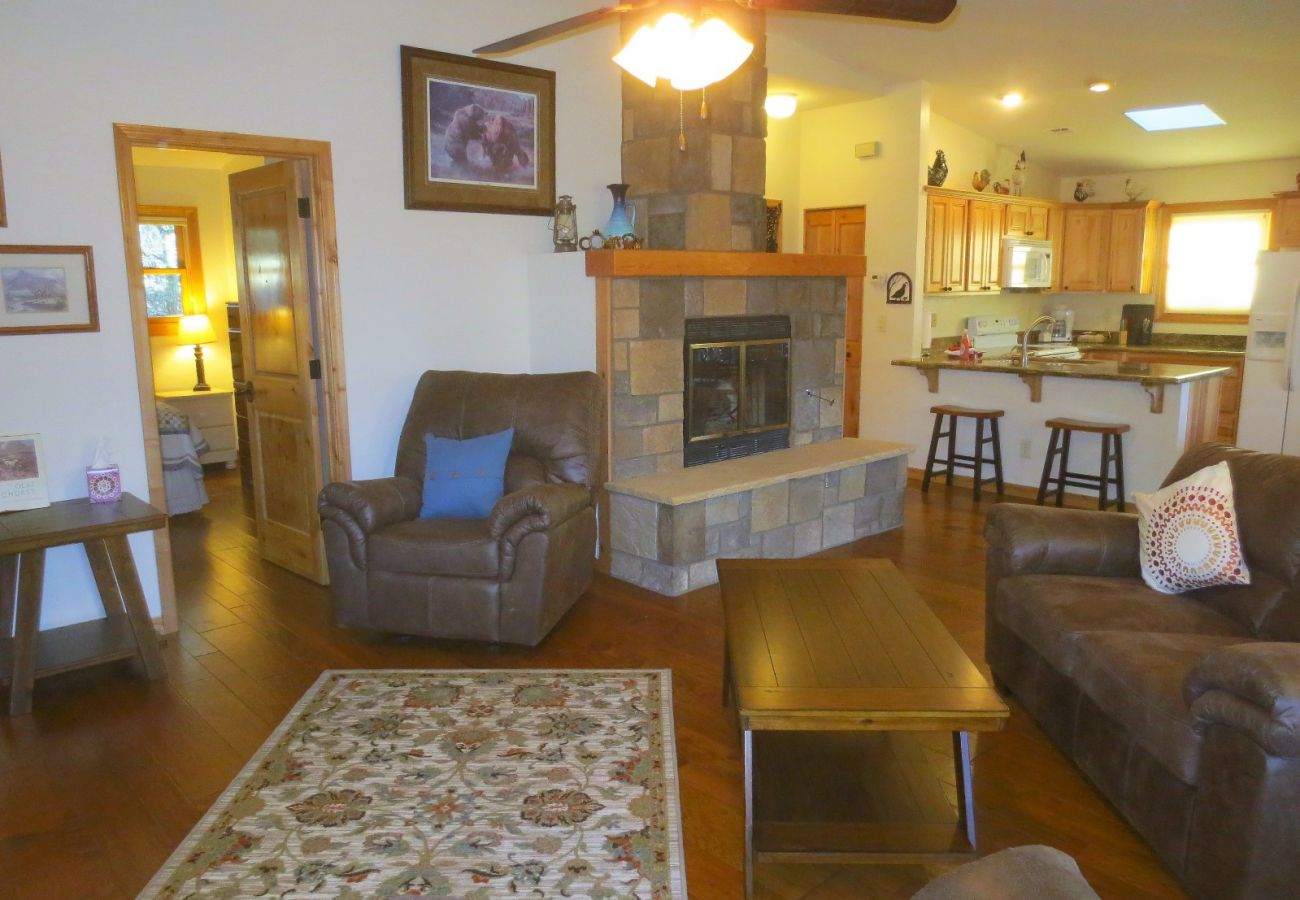 House in Prescott - Western Pines Cottage - Prescott Cabin Rentals