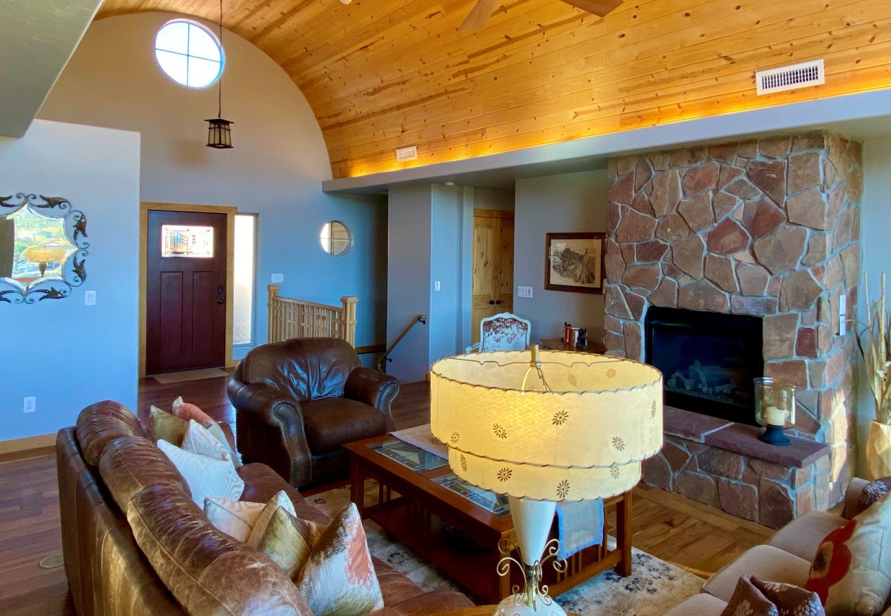 House in Prescott - Longview Lodge - Prescott Cabin Rentals