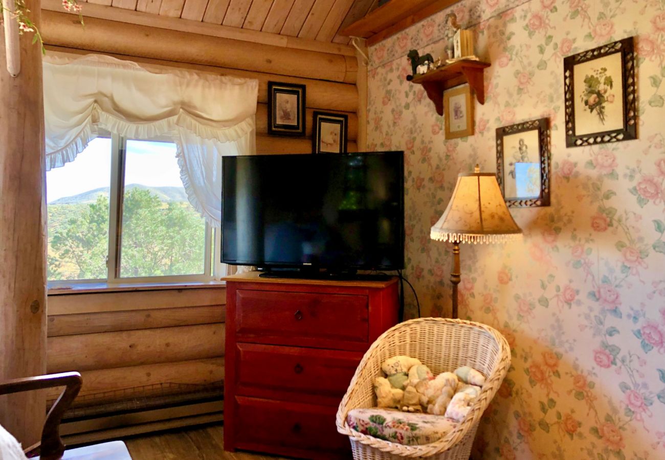 Cabin in Prescott - Log Cabin at Lynx Creek Farm - Prescott Cabin Rent