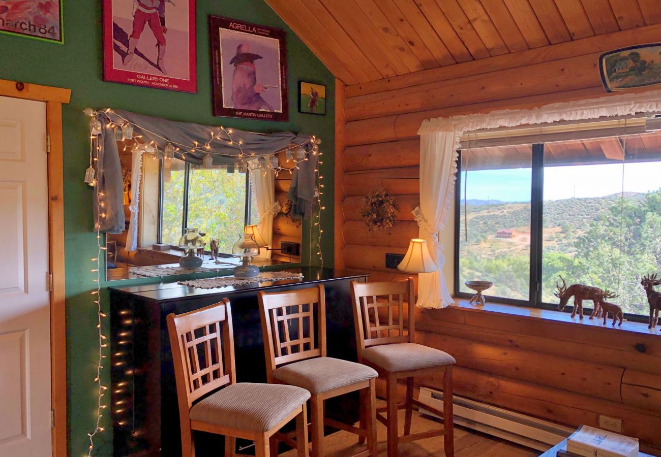 Cabin in Prescott - Log Cabin at Lynx Creek Farm - Prescott Cabin Rent