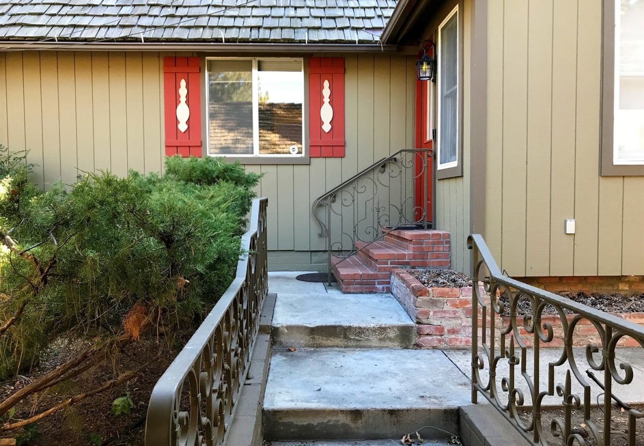 Chalet in Prescott - Skyview Chalet - Prescott Cabin Rentals