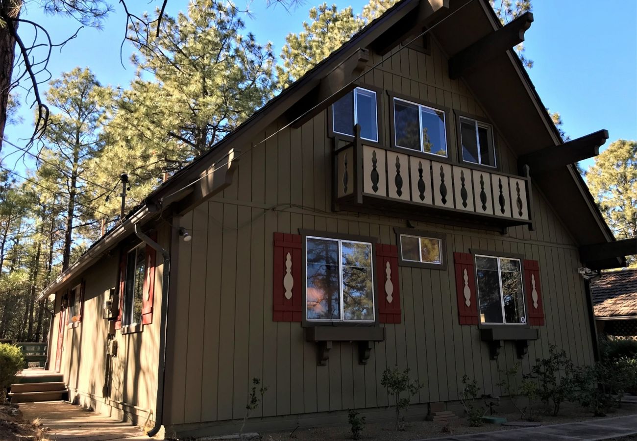 Chalet in Prescott - Skyview Chalet - Prescott Cabin Rentals