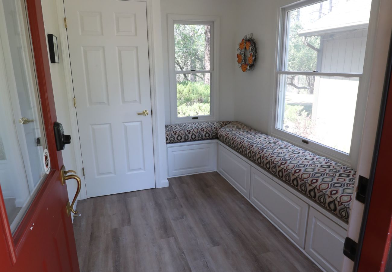 Chalet in Prescott - Skyview Chalet - Prescott Cabin Rentals