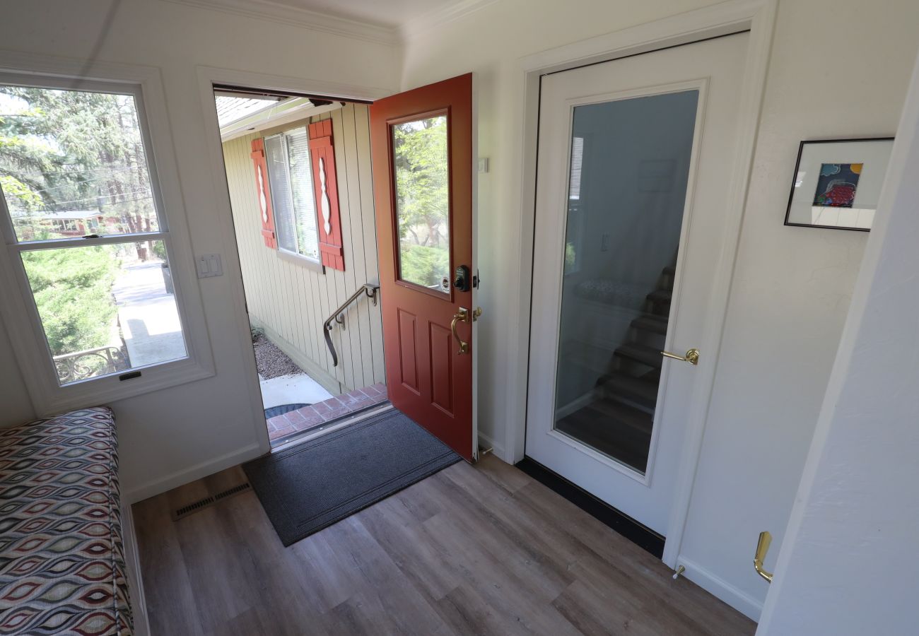 Chalet in Prescott - Skyview Chalet - Prescott Cabin Rentals