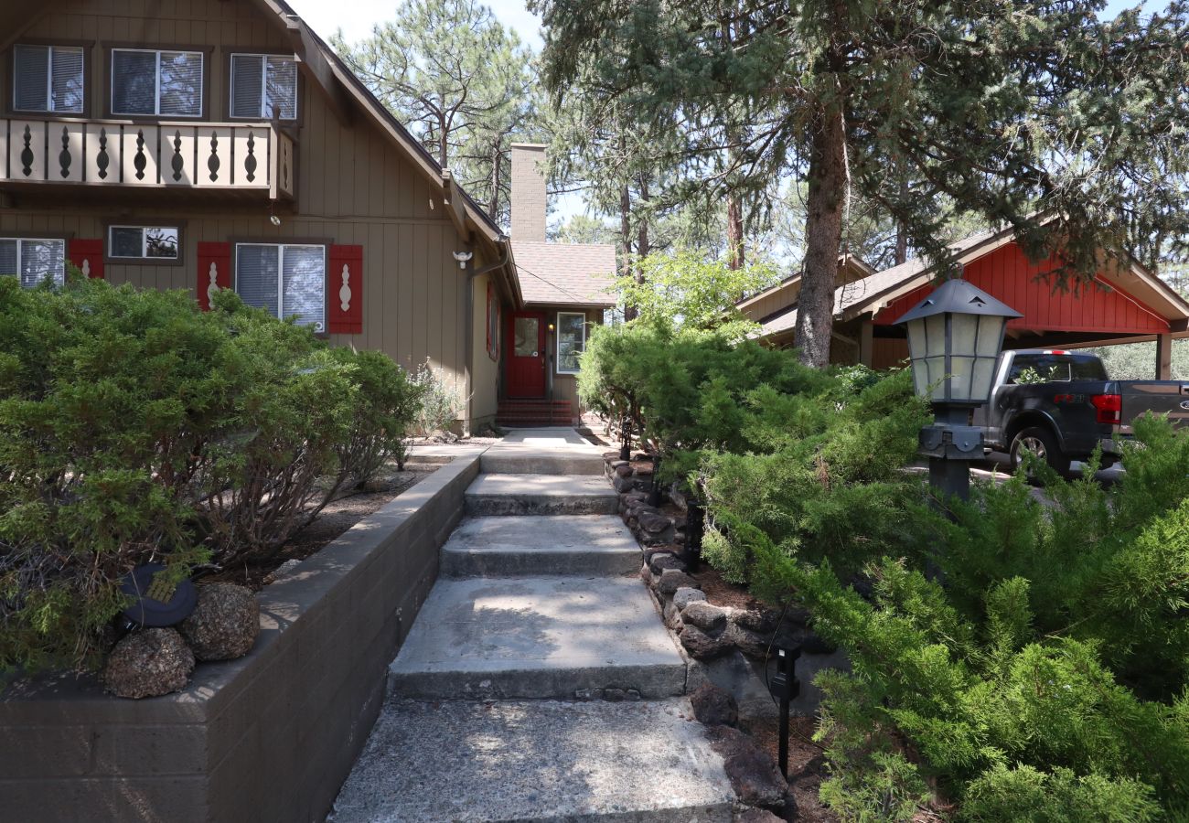 Chalet in Prescott - Skyview Chalet - Prescott Cabin Rentals
