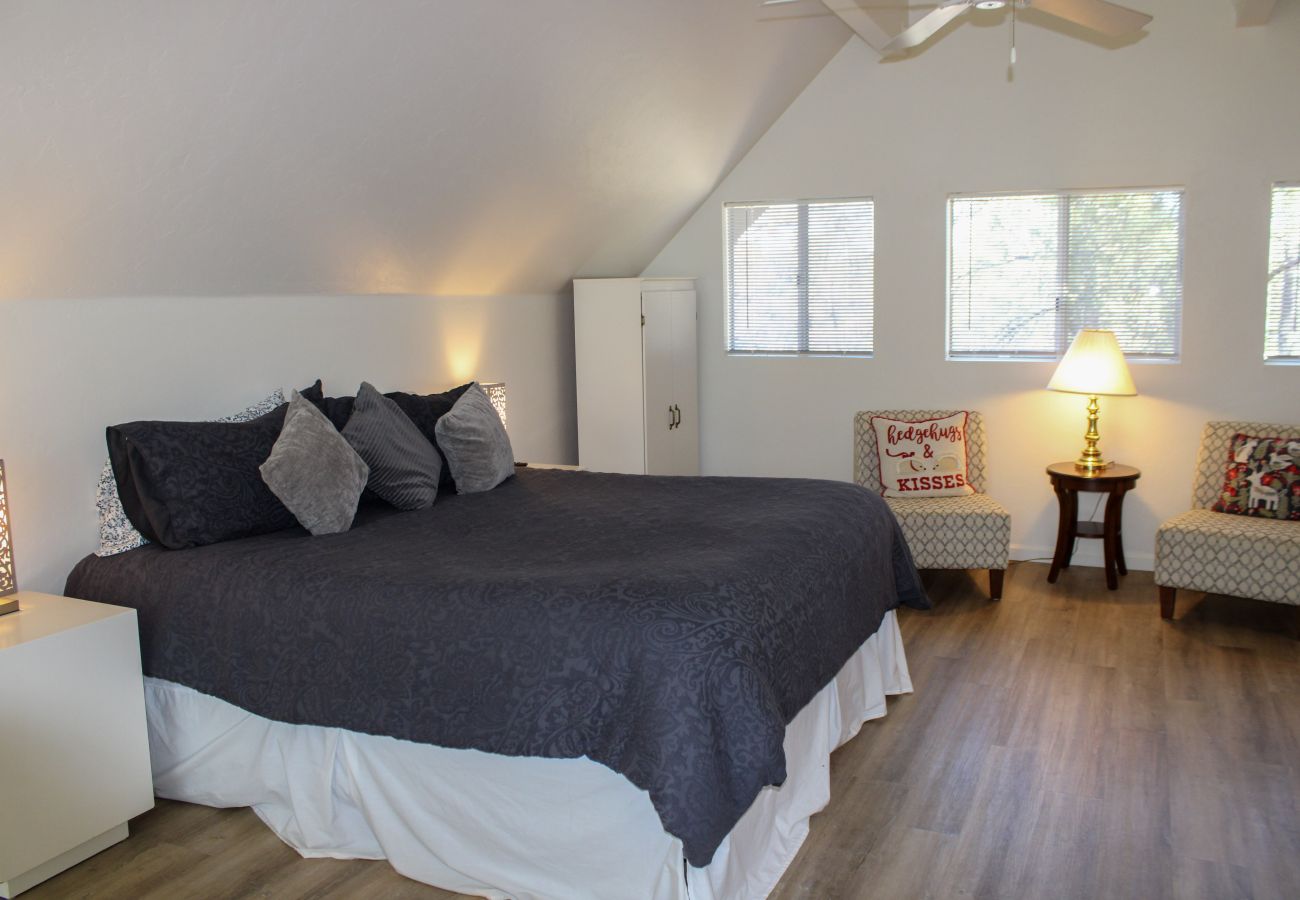 Chalet in Prescott - Skyview Chalet - Prescott Cabin Rentals