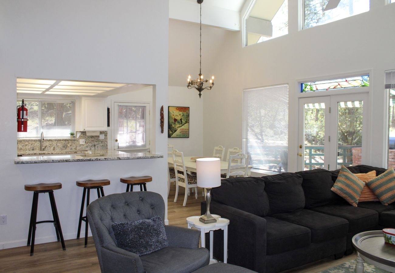 Chalet in Prescott - Skyview Chalet - Prescott Cabin Rentals