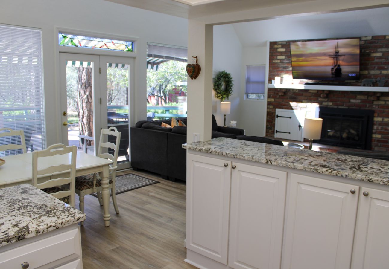 Chalet in Prescott - Skyview Chalet - Prescott Cabin Rentals