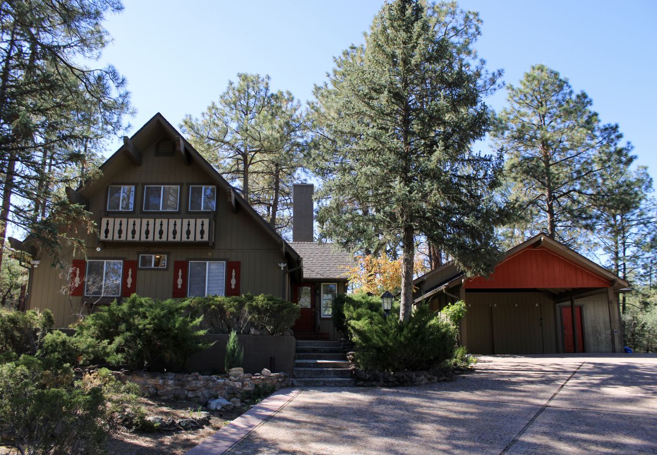 Chalet in Prescott - Skyview Chalet - Prescott Cabin Rentals