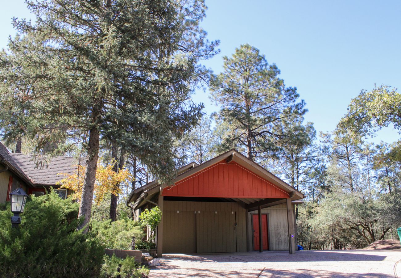 Chalet in Prescott - Skyview Chalet - Prescott Cabin Rentals