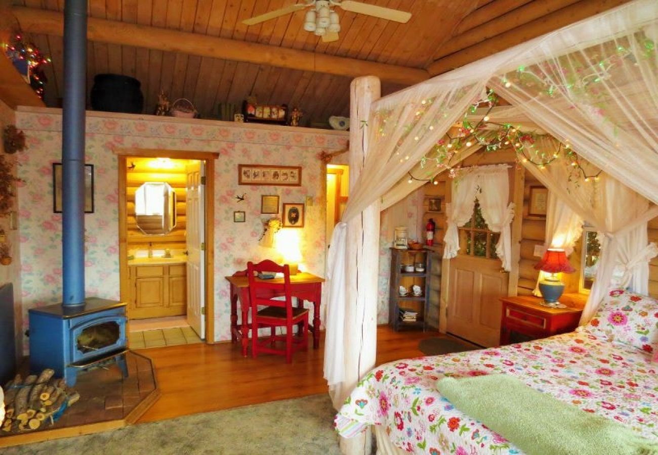 Studio in Prescott - Country Garden Studio - Prescott Cabin Rentals