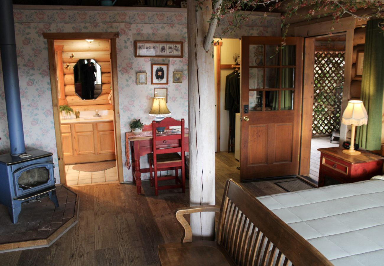 Studio in Prescott - Country Garden Studio - Prescott Cabin Rentals