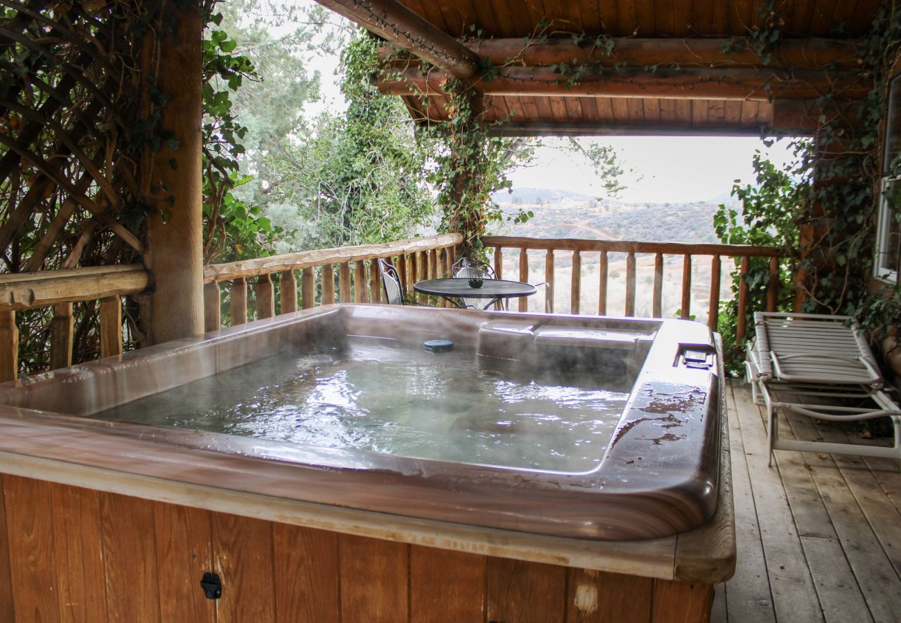 Studio in Prescott - Country Garden Studio - Prescott Cabin Rentals