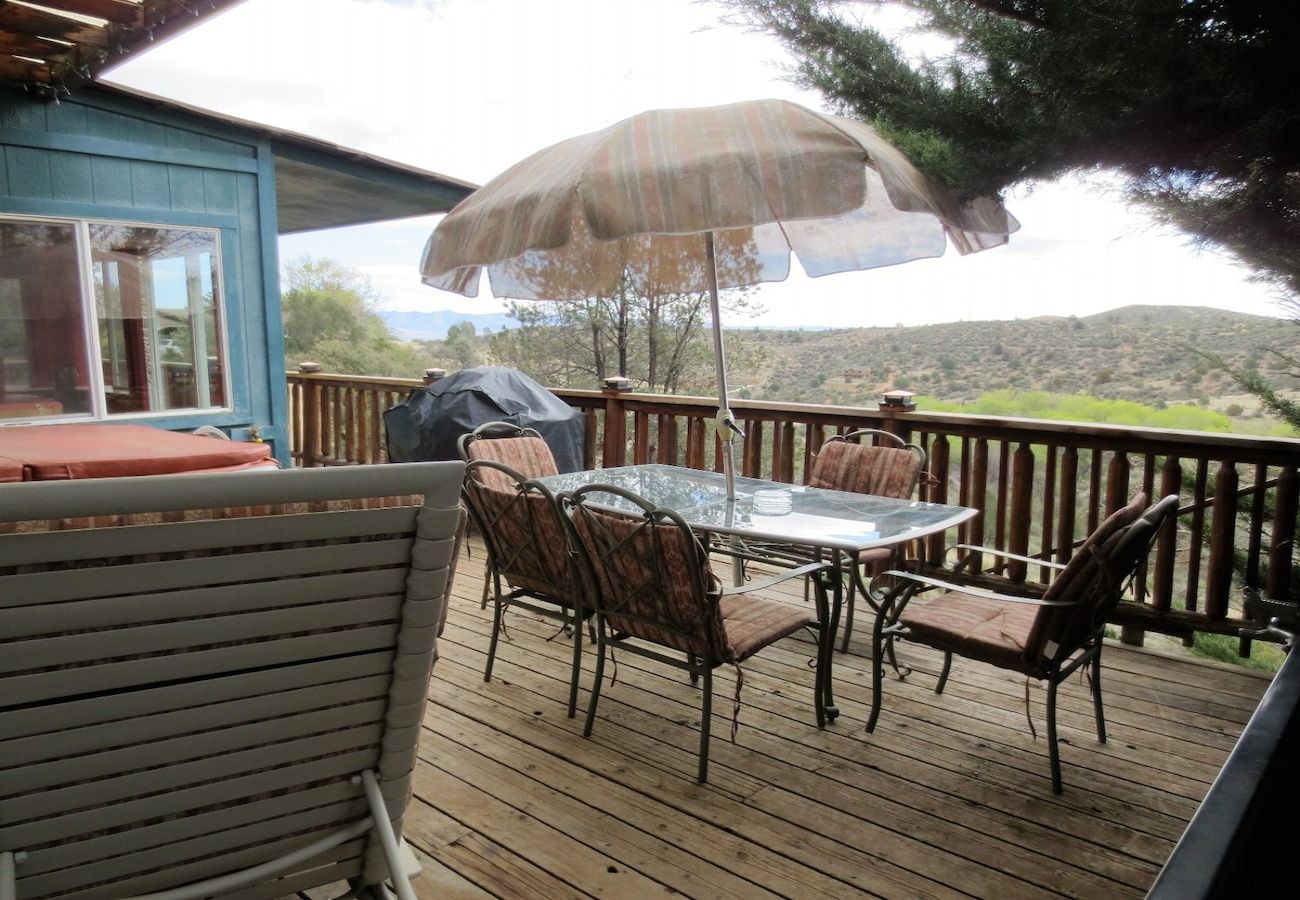Cottage in Prescott - Liberty & Sunflower Suite - Prescott Cabin Rentals