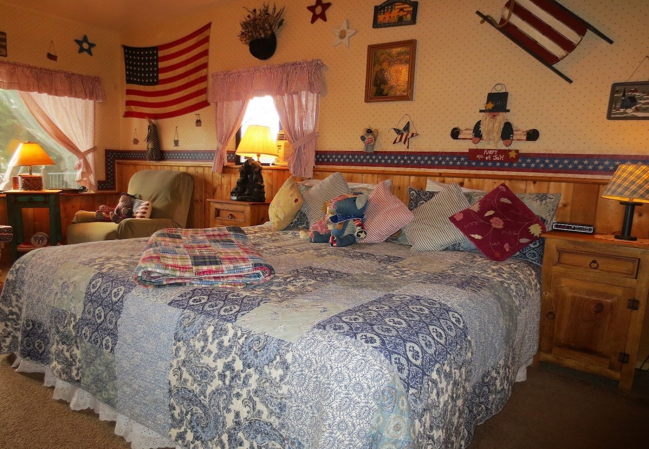 Cottage in Prescott - Liberty & Sunflower Suite - Prescott Cabin Rentals