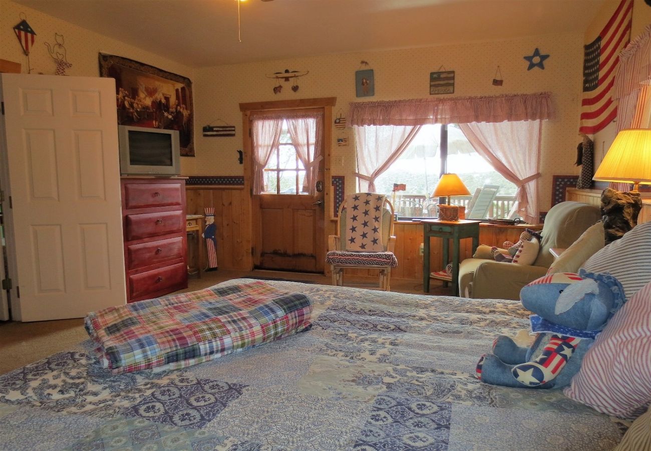 Cottage in Prescott - Liberty & Sunflower Suite - Prescott Cabin Rentals