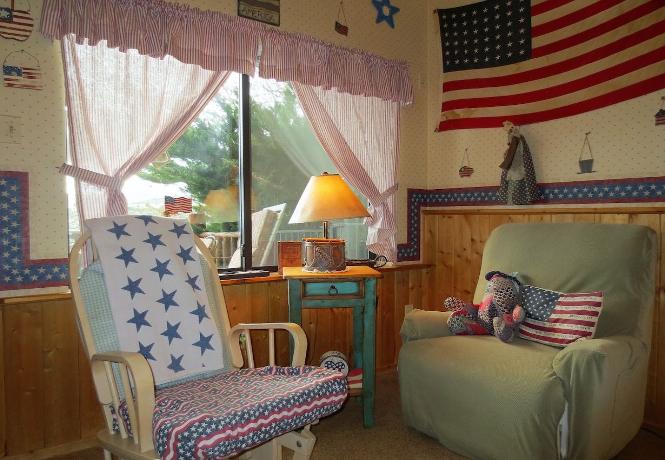 Cottage in Prescott - Liberty & Sunflower Suite - Prescott Cabin Rentals