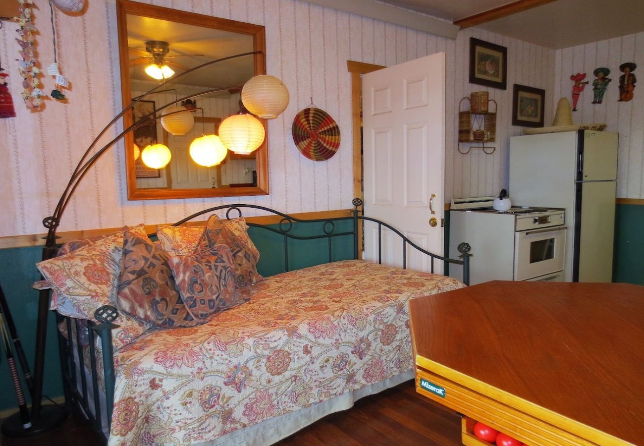 Cottage in Prescott - Liberty & Sunflower Suite - Prescott Cabin Rentals