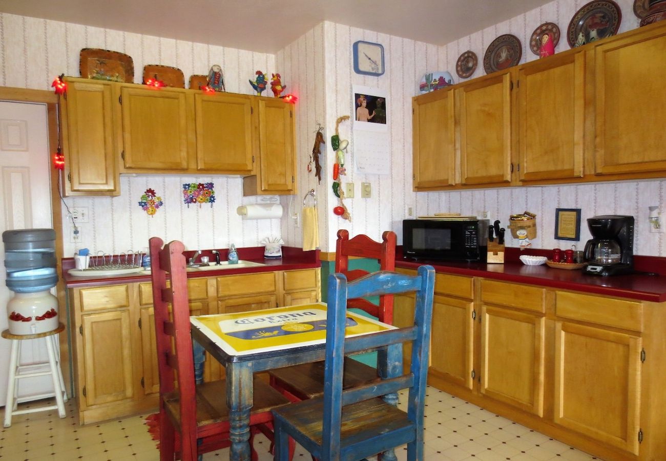 Cottage in Prescott - Liberty & Sunflower Suite - Prescott Cabin Rentals