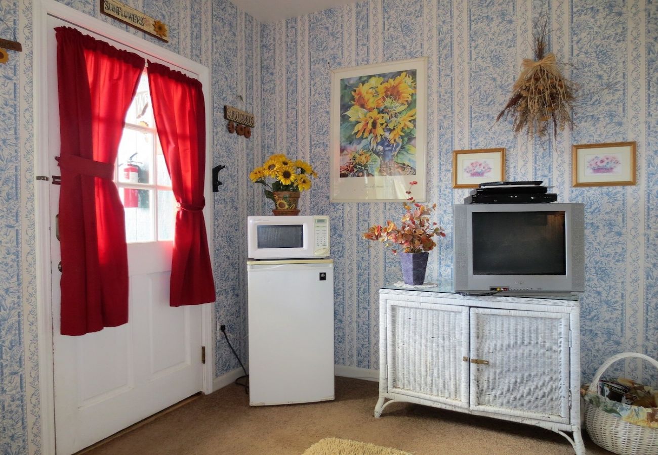 Cottage in Prescott - Liberty & Sunflower Suite - Prescott Cabin Rentals