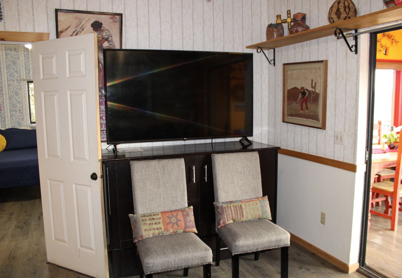 Cottage in Prescott - Liberty & Sunflower Suite - Prescott Cabin Rentals