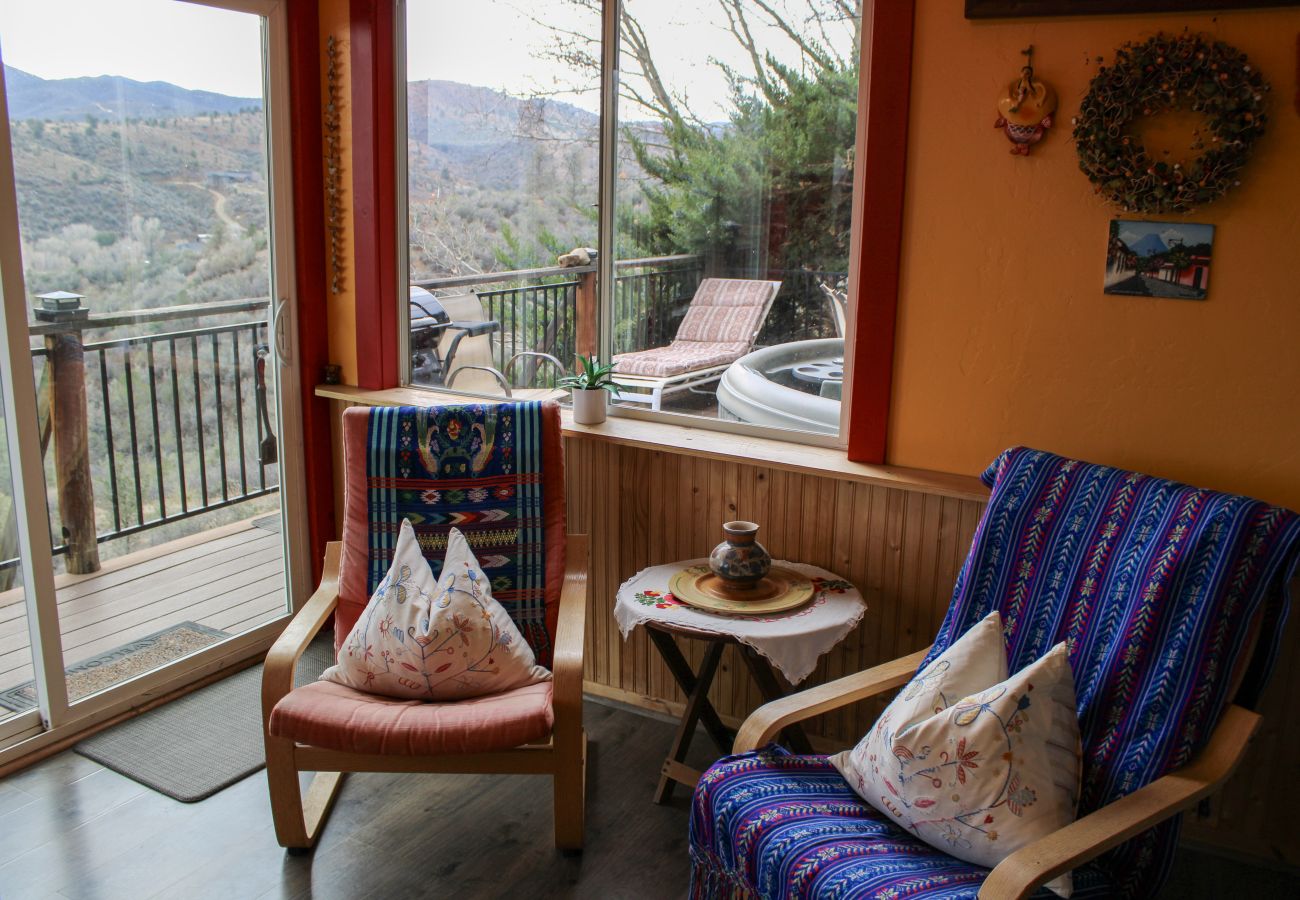 Cottage in Prescott - Liberty & Sunflower Suite - Prescott Cabin Rentals