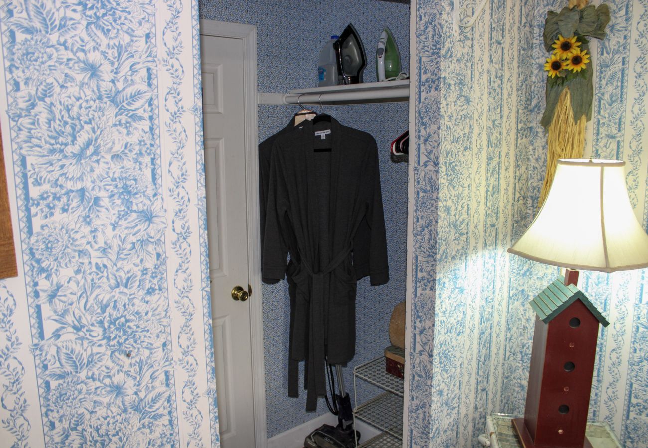 Cottage in Prescott - Liberty & Sunflower Suite - Prescott Cabin Rentals