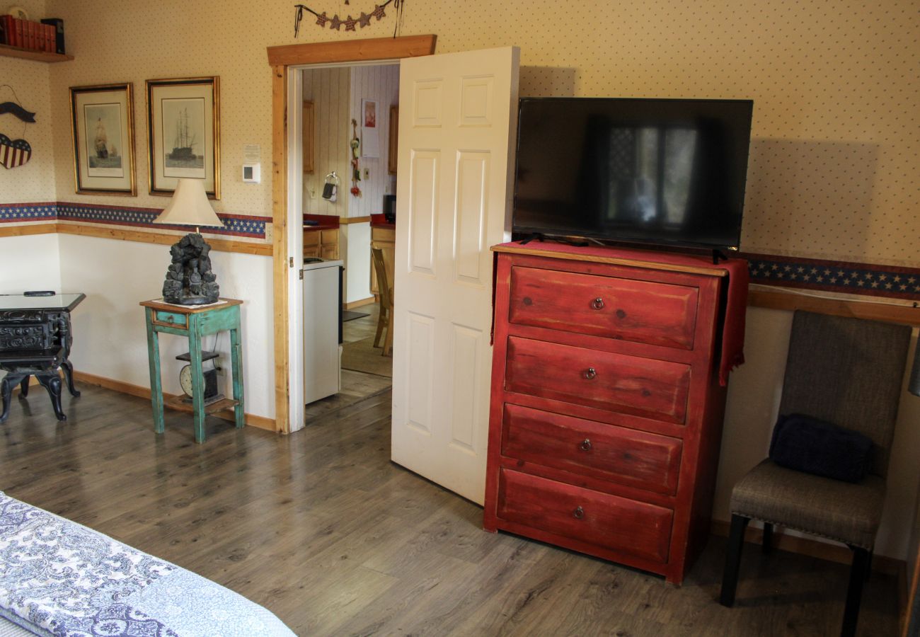 Cottage in Prescott - Liberty & Sunflower Suite - Prescott Cabin Rentals