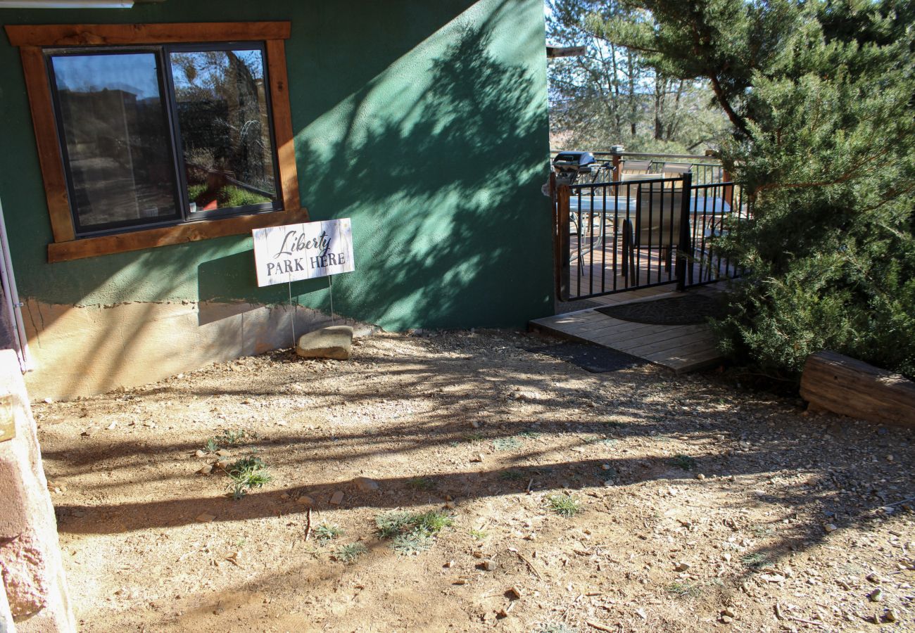 Cottage in Prescott - Liberty & Sunflower Suite - Prescott Cabin Rentals