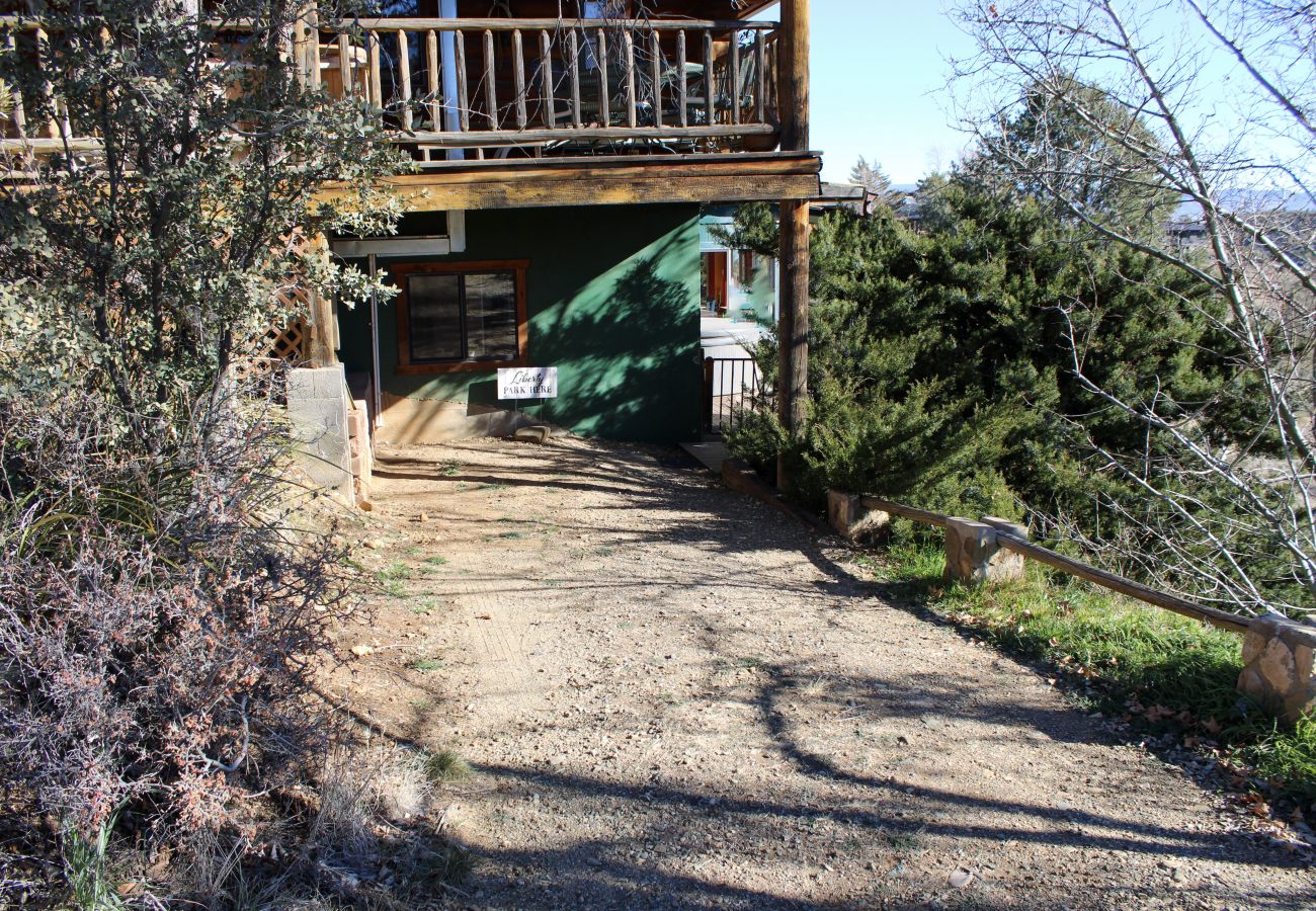 Cottage in Prescott - Liberty & Sunflower Suite - Prescott Cabin Rentals