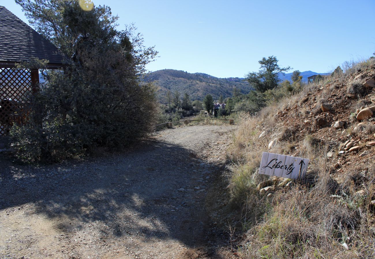 Cottage in Prescott - Liberty & Sunflower Suite - Prescott Cabin Rentals