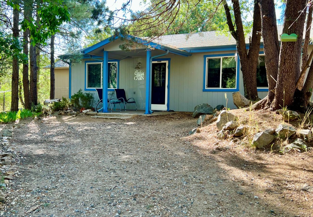 Cabin in Prescott - Squirrels Run - Prescott Cabin Rentals