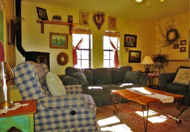 Cottage in Prescott - Creek Cottage - Prescott Cabin Rentals