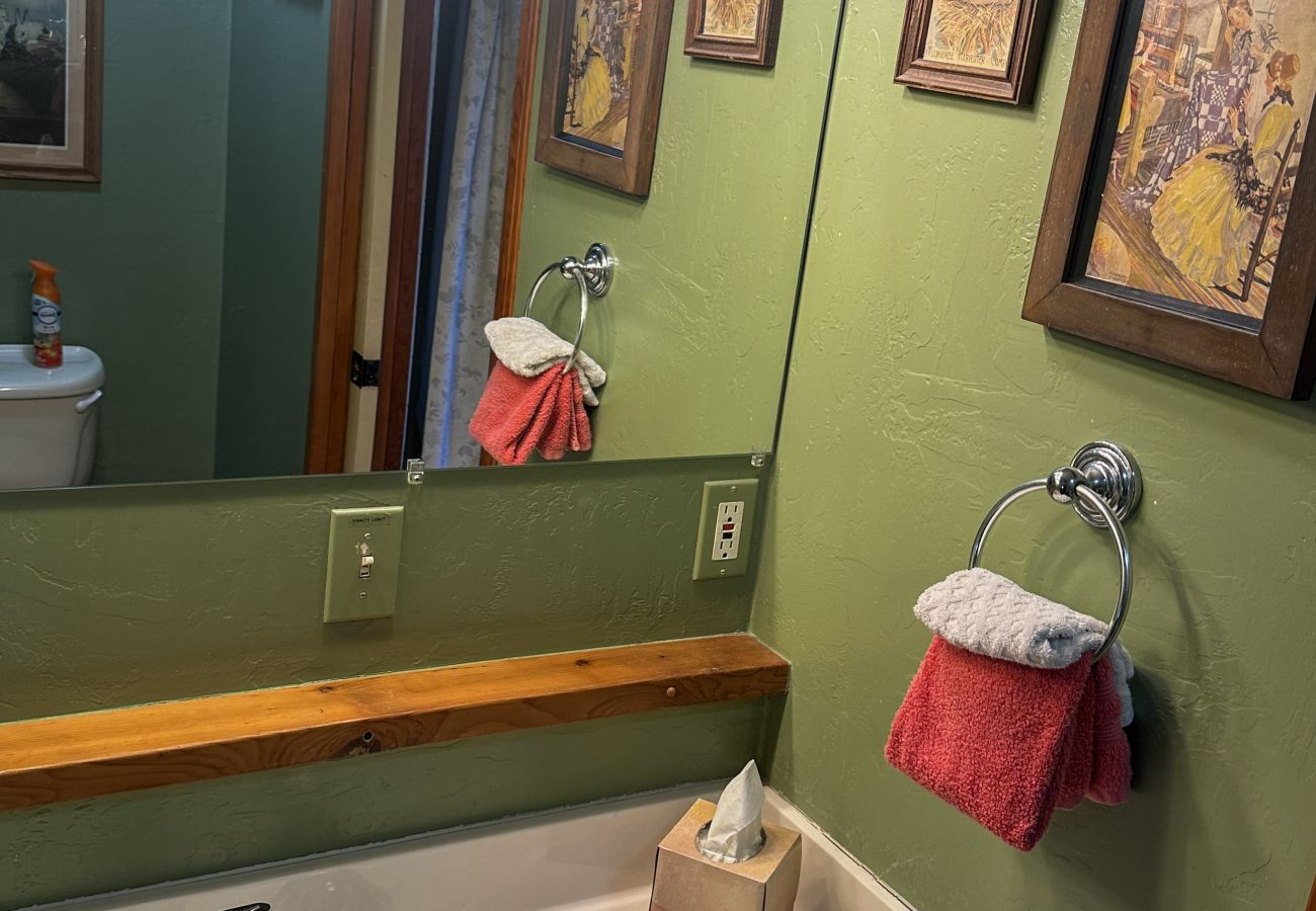 Cottage in Prescott - Creek Cottage - Prescott Cabin Rentals