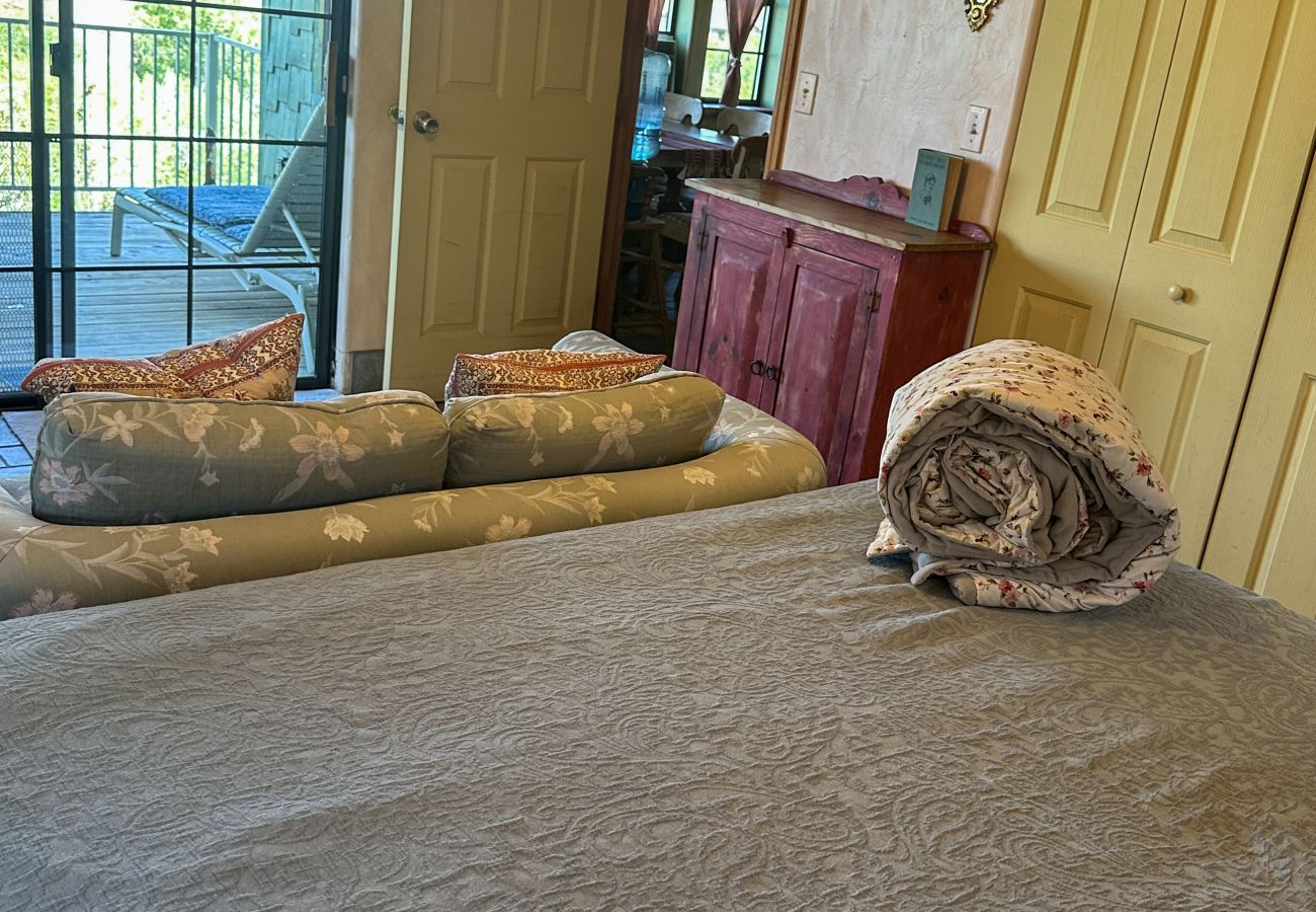 Cottage in Prescott - Creek Cottage - Prescott Cabin Rentals