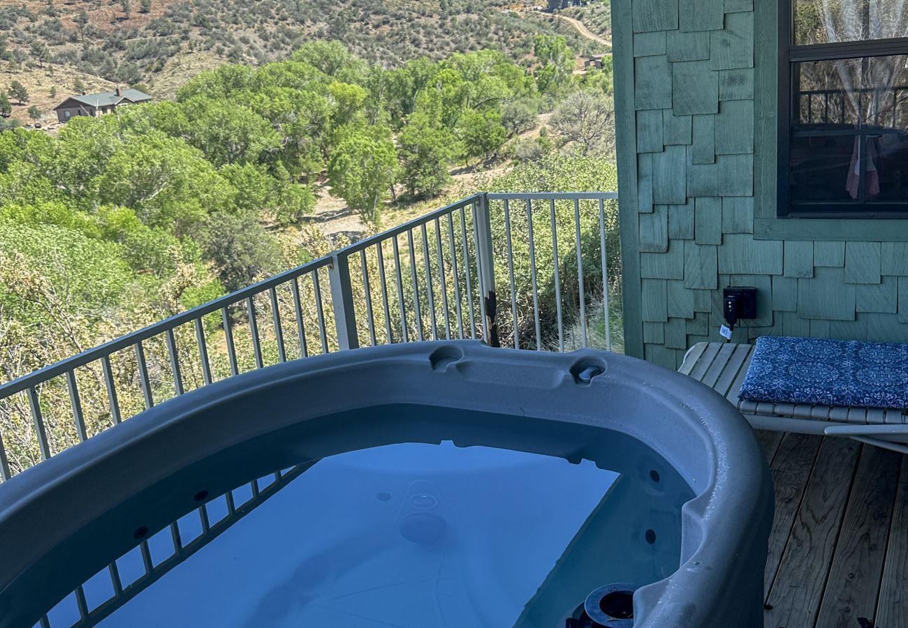 Cottage in Prescott - Creek Cottage - Prescott Cabin Rentals