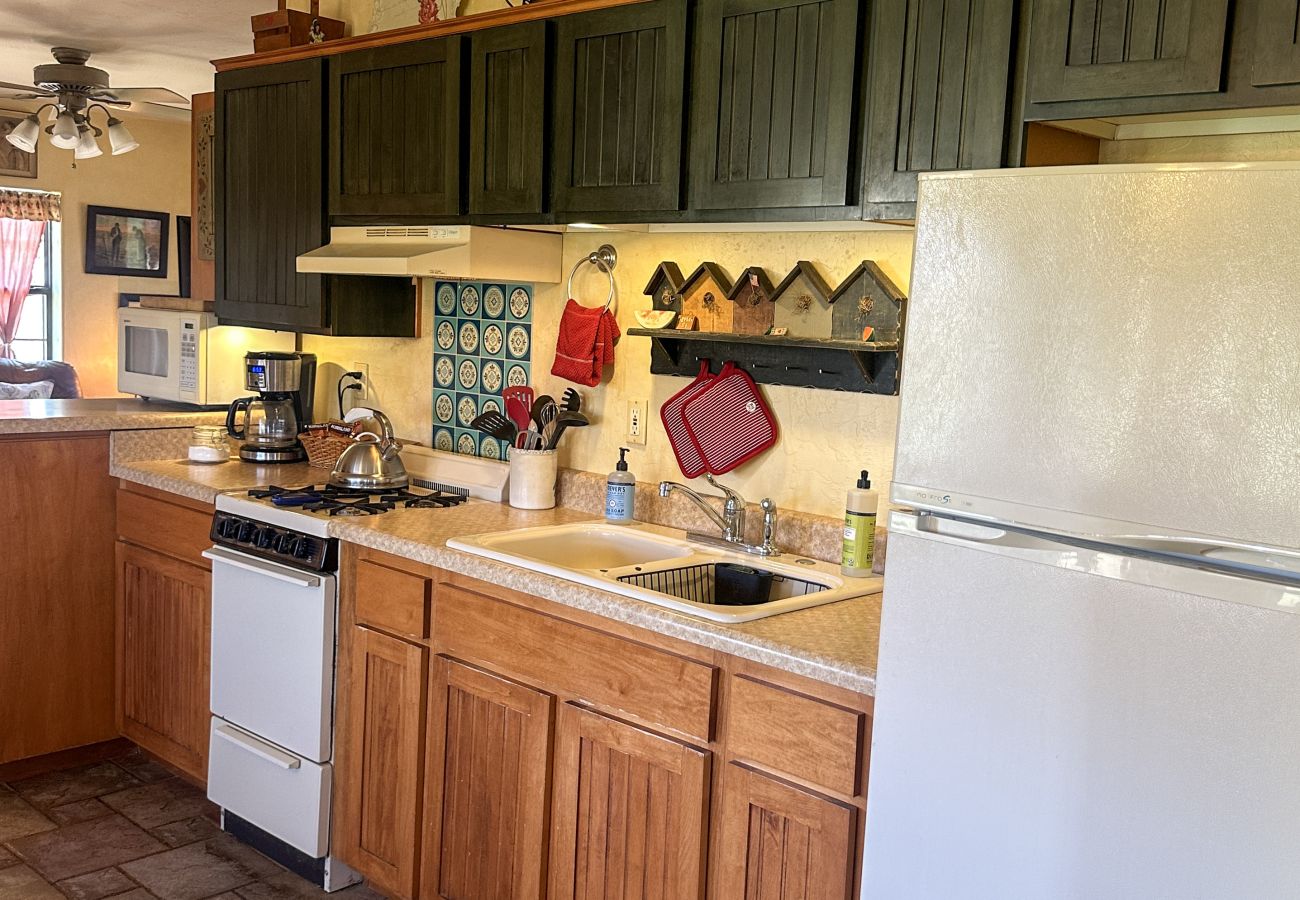 Cottage in Prescott - Creek Cottage - Prescott Cabin Rentals