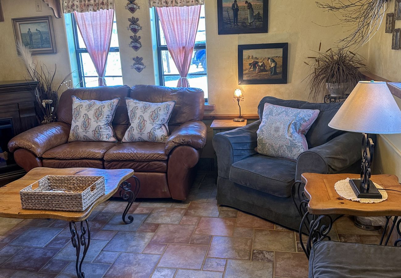 Cottage in Prescott - Creek Cottage - Prescott Cabin Rentals