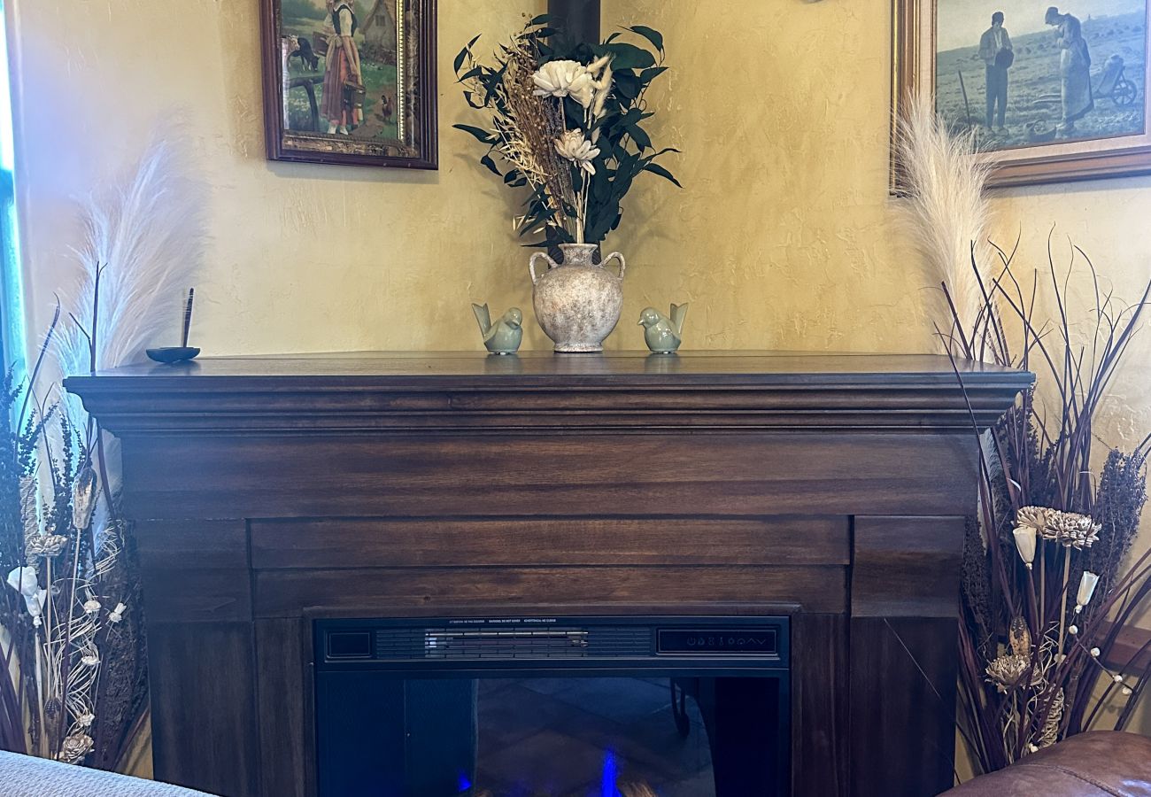 Cottage in Prescott - Creek Cottage - Prescott Cabin Rentals