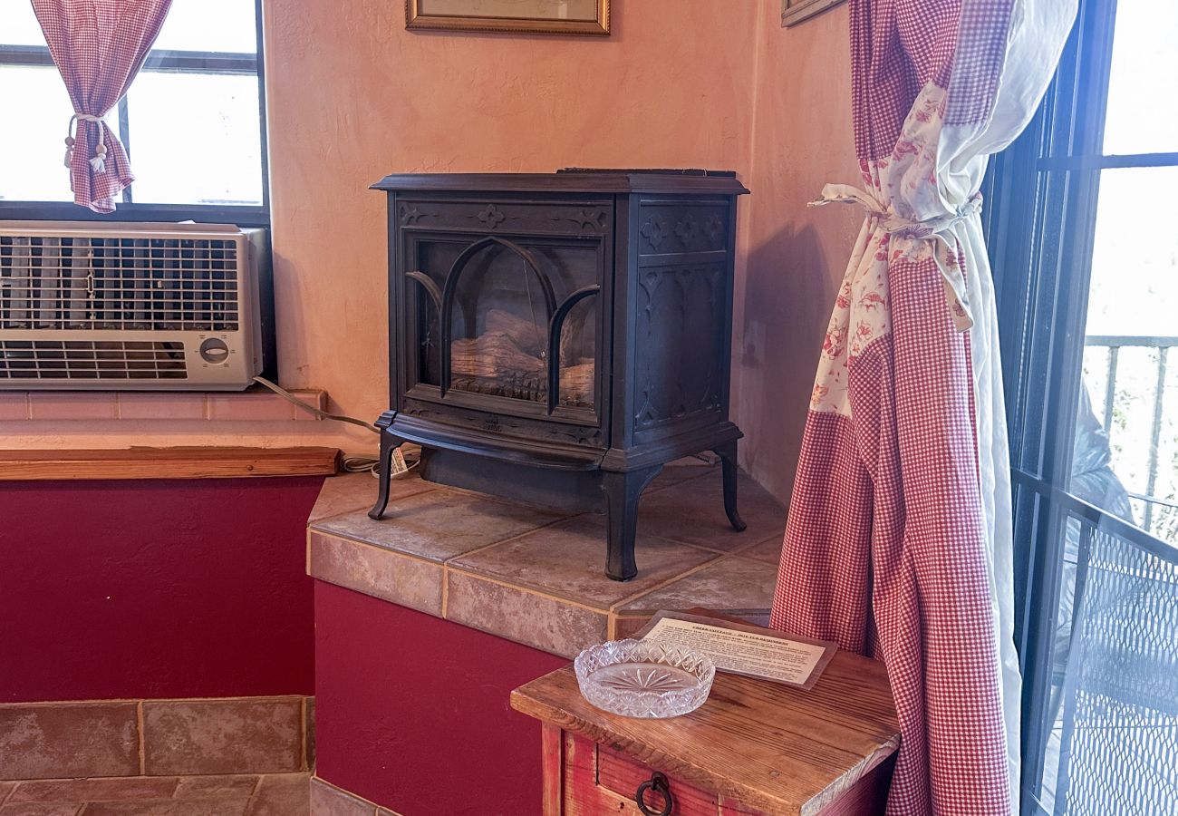 Cottage in Prescott - Creek Cottage - Prescott Cabin Rentals