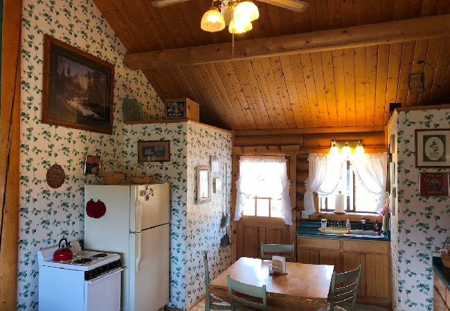 Cottage in Prescott - Chaparral & Country Garden Suite - Prescott Cabin