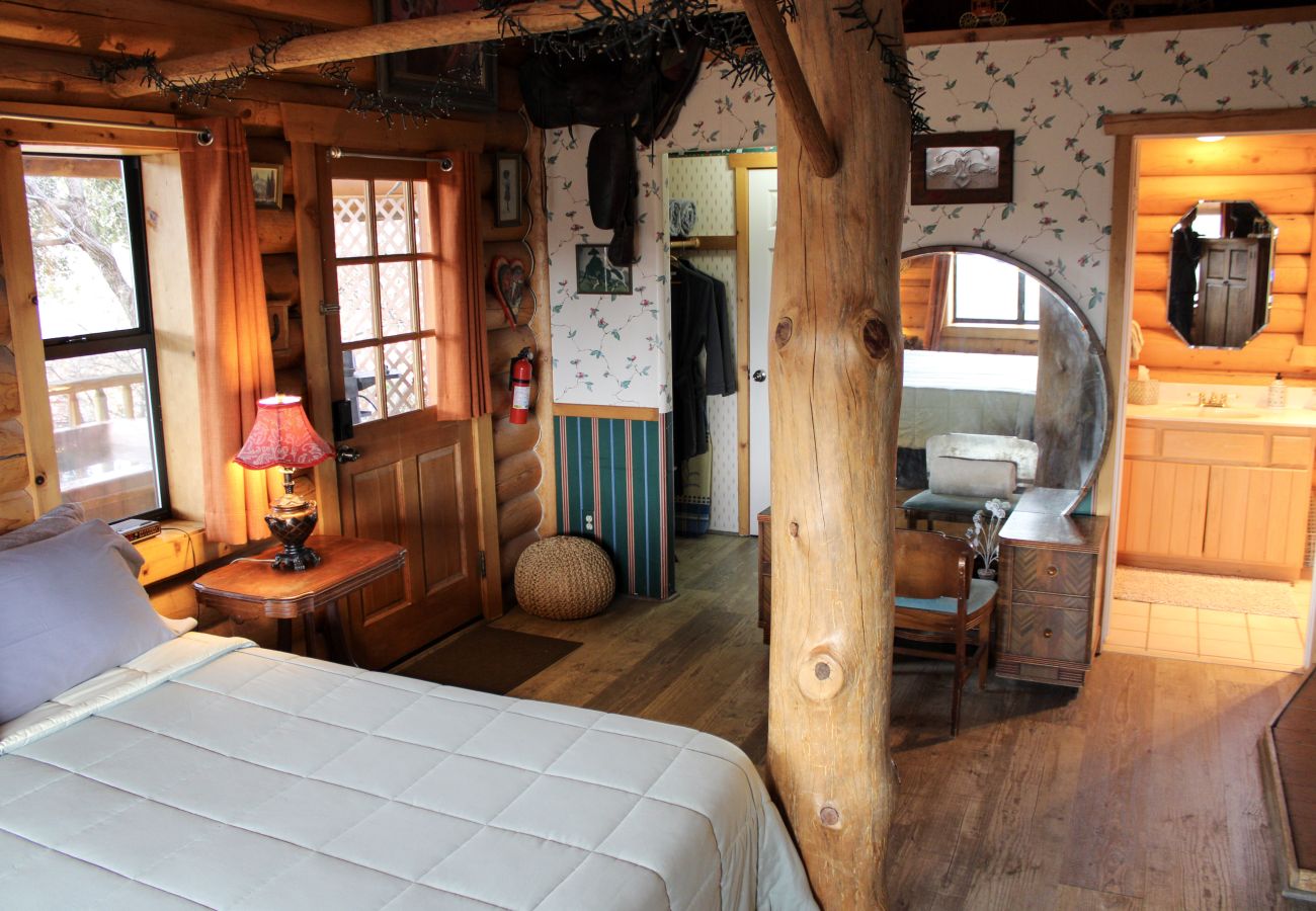 Cottage in Prescott - Chaparral & Country Garden Suite - Prescott Cabin