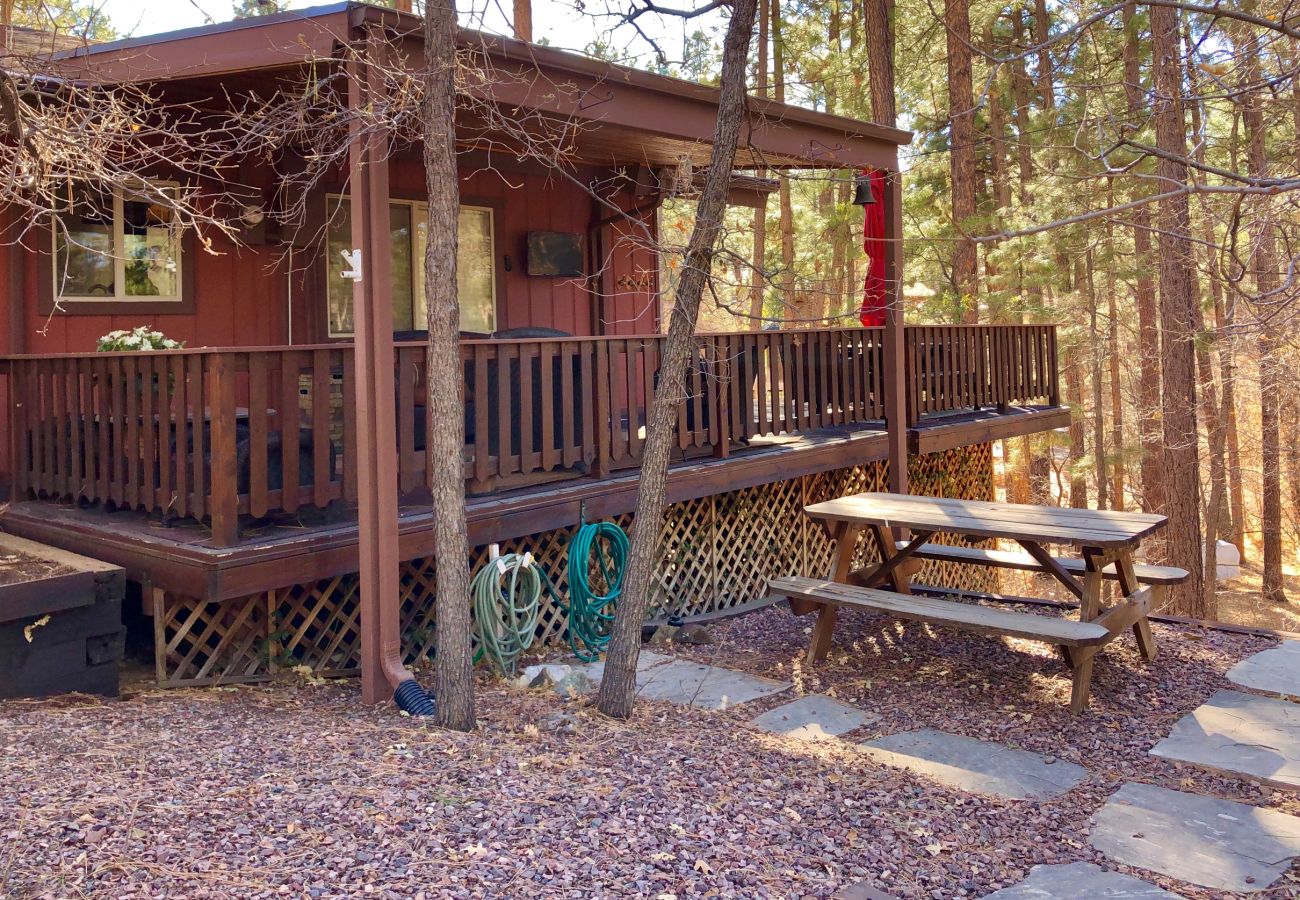 Cabin in Prescott - Hillside Hideaway - Prescott Cabin Rentals