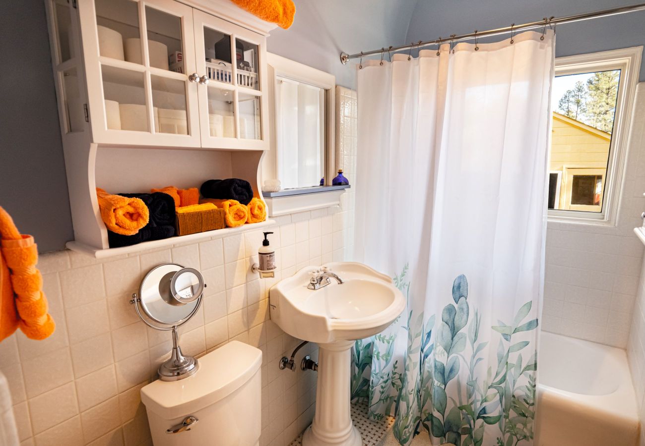 House in Prescott - Cobbler`s Cottage - Prescott Cabin Rentals