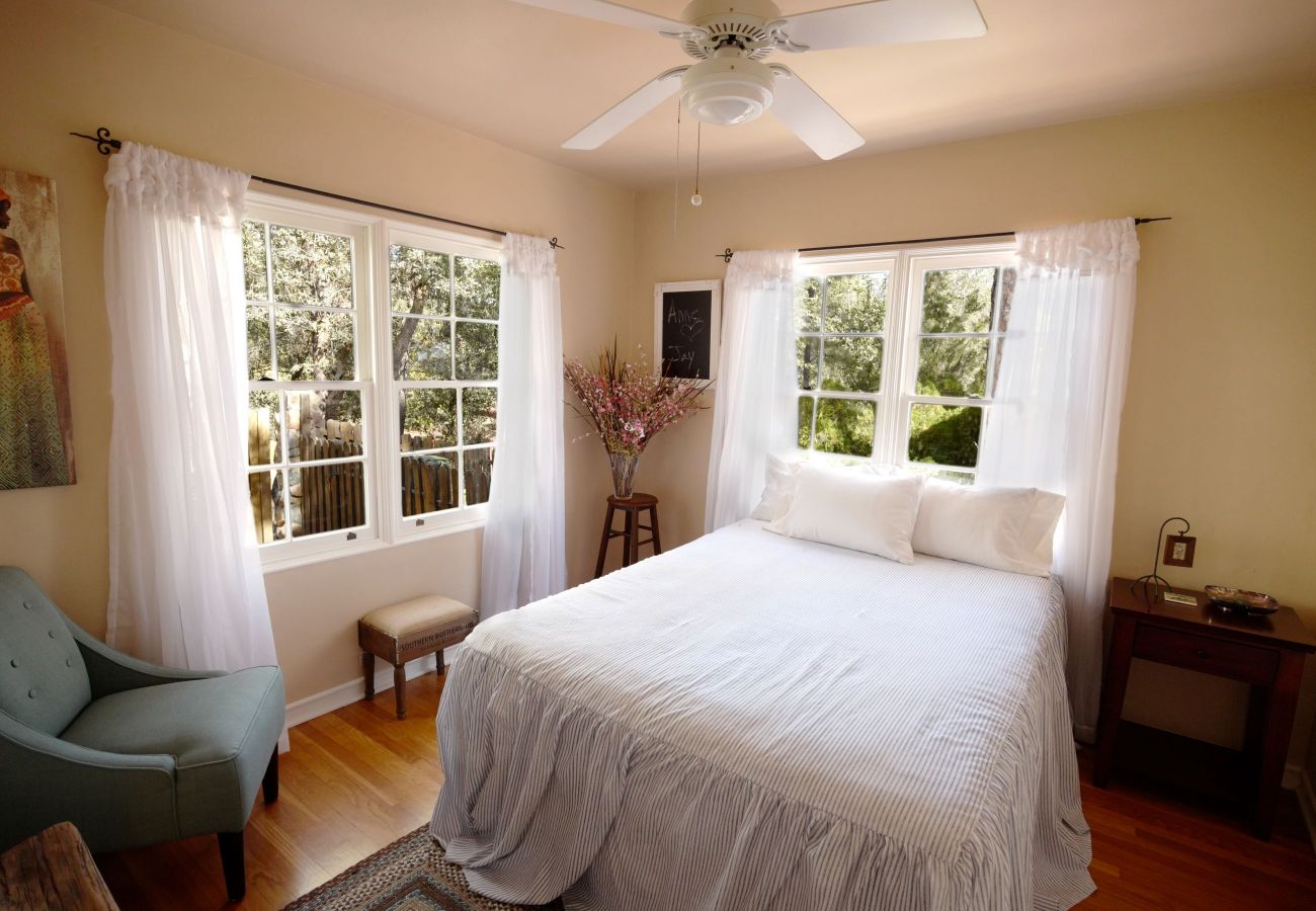 House in Prescott - Cobbler`s Cottage - Prescott Cabin Rentals