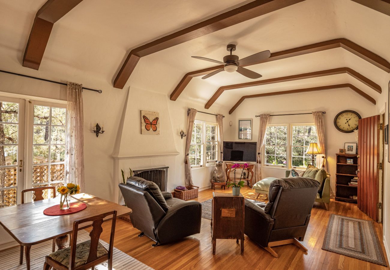 House in Prescott - Cobbler`s Cottage - Prescott Cabin Rentals