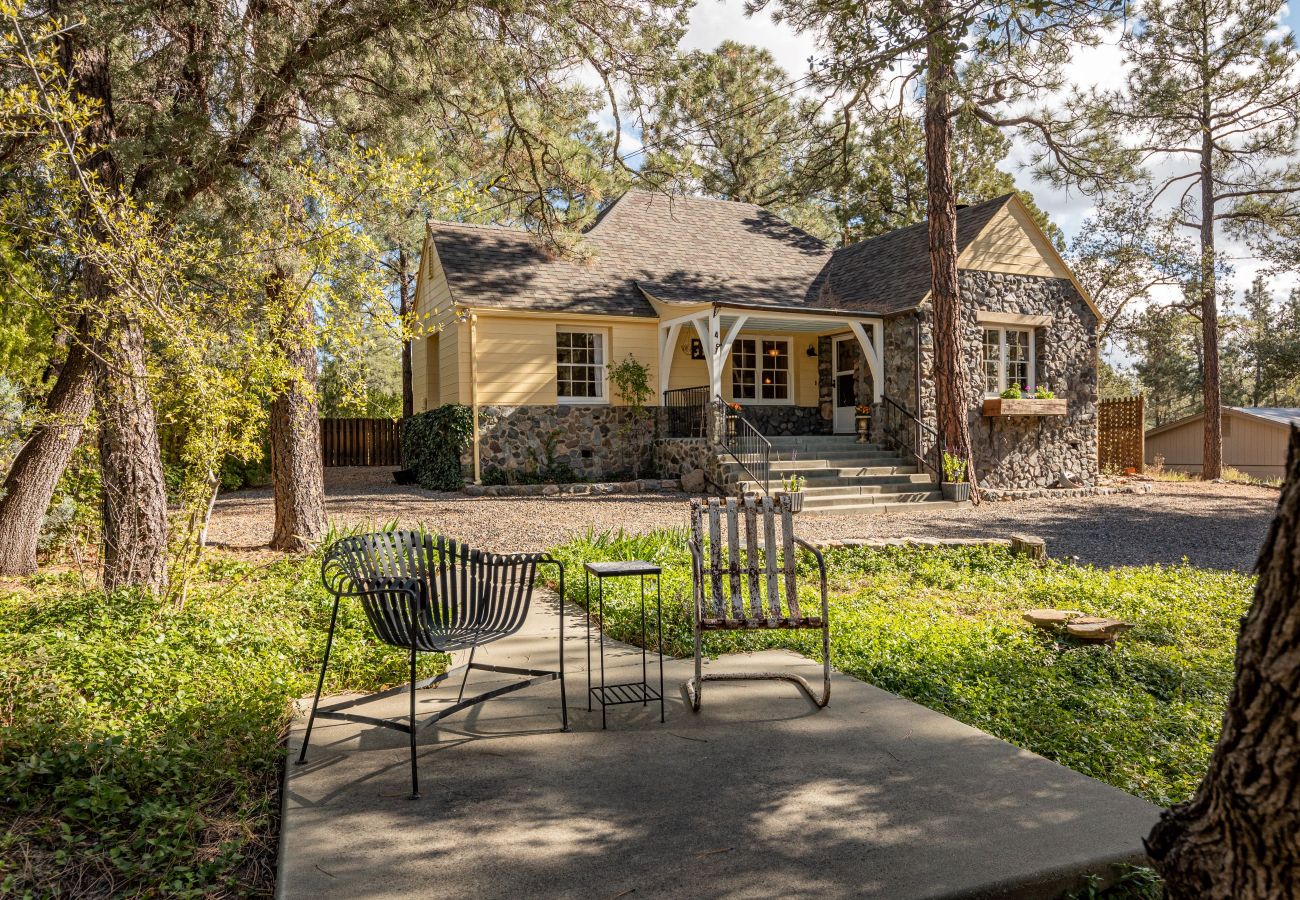 House in Prescott - Cobbler`s Cottage - Prescott Cabin Rentals